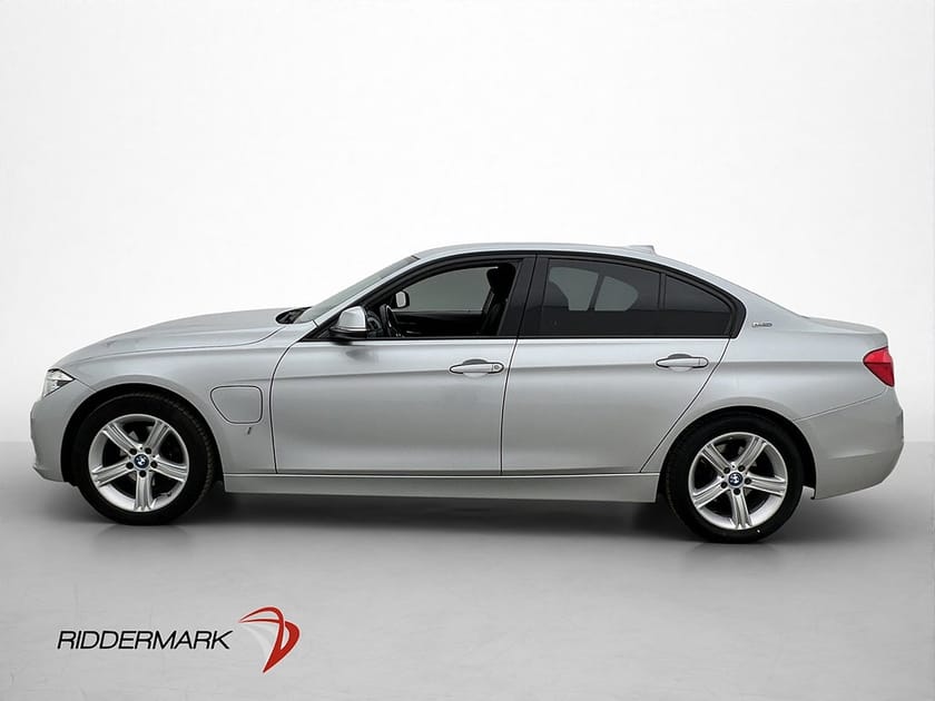 Bild 4 av BMW 330e Sedan 252hk Sport line Hifi Kamera Navi Dragkrok