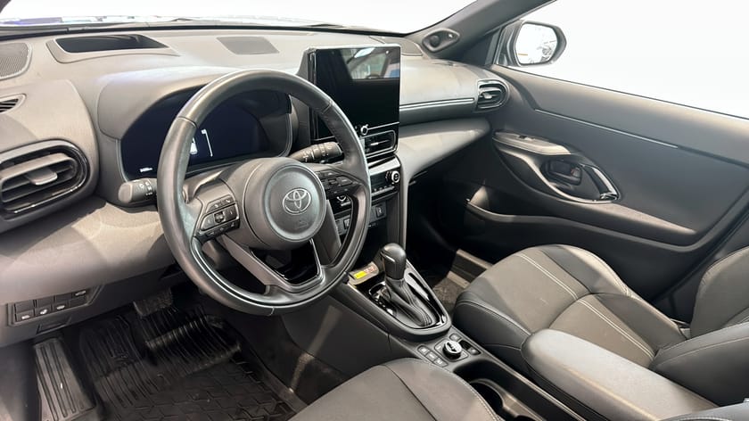 Bild 2 av Toyota Yaris Cross Hybrid 130 AWD-i 1.5 Premier Edition AWD/Pano-soltak/JBL