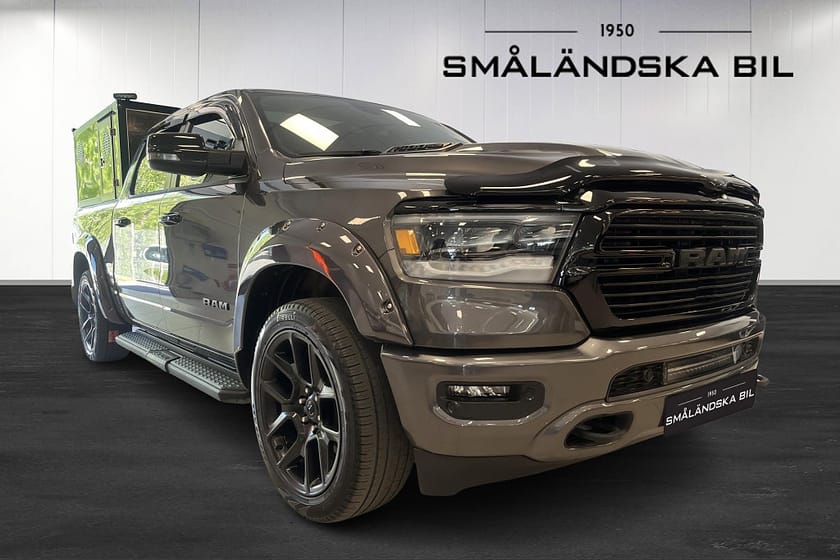 Bild 2 av RAM 1500 Crew Cab 5.7 V8 HEMI Flex Fuel 4x4 NIGHT Hundkåpa