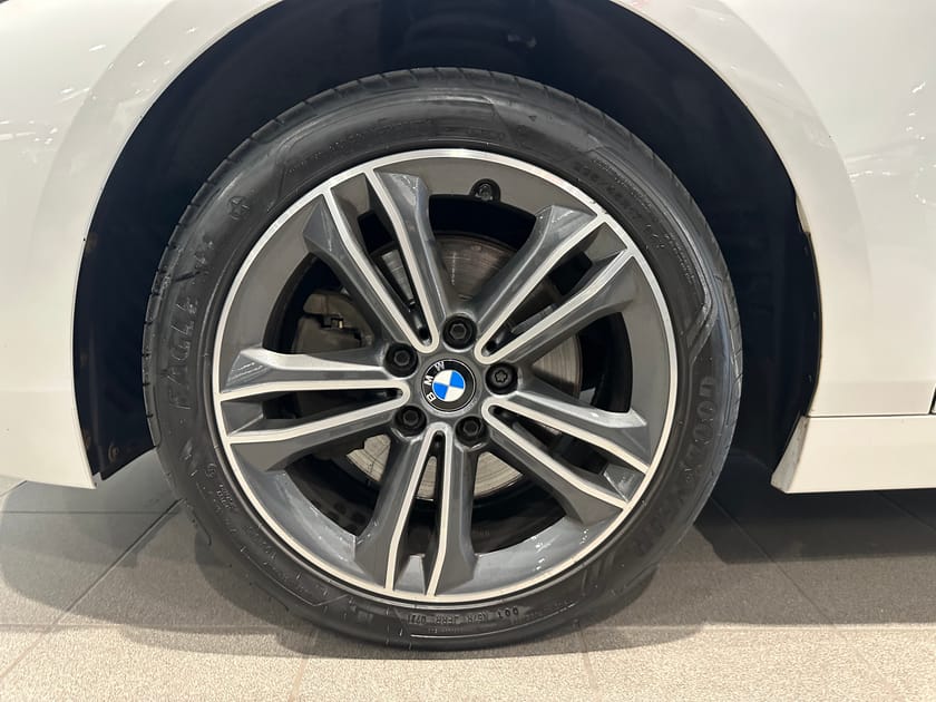 Bild 3 av BMW 118i 136HK Sport line / Parkeringssensor fram/bak / Navigation /