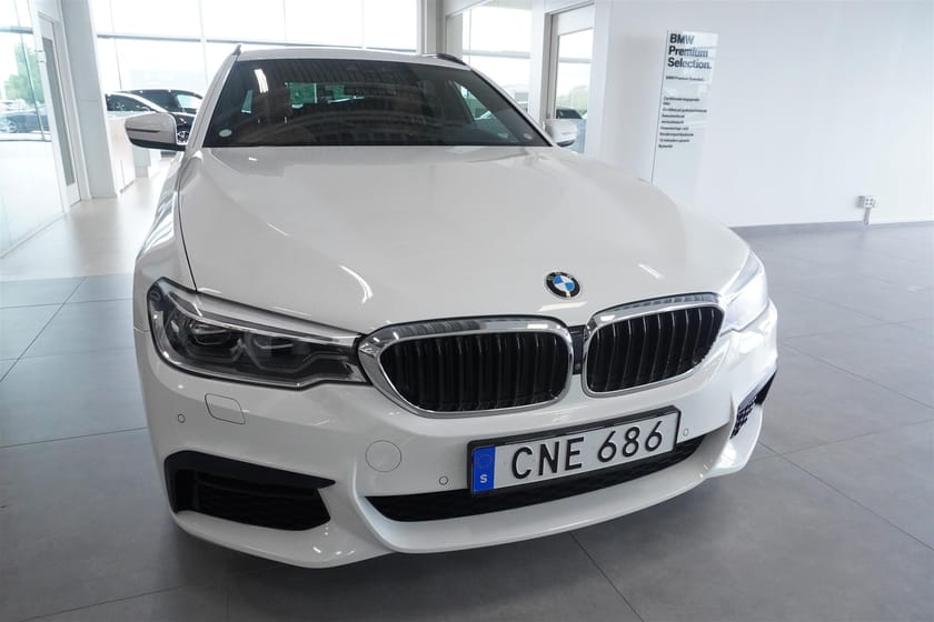 Bild 5 av BMW 520i Touring A  M Sport Panorama Bensinvärmare Drag Harman Kardon