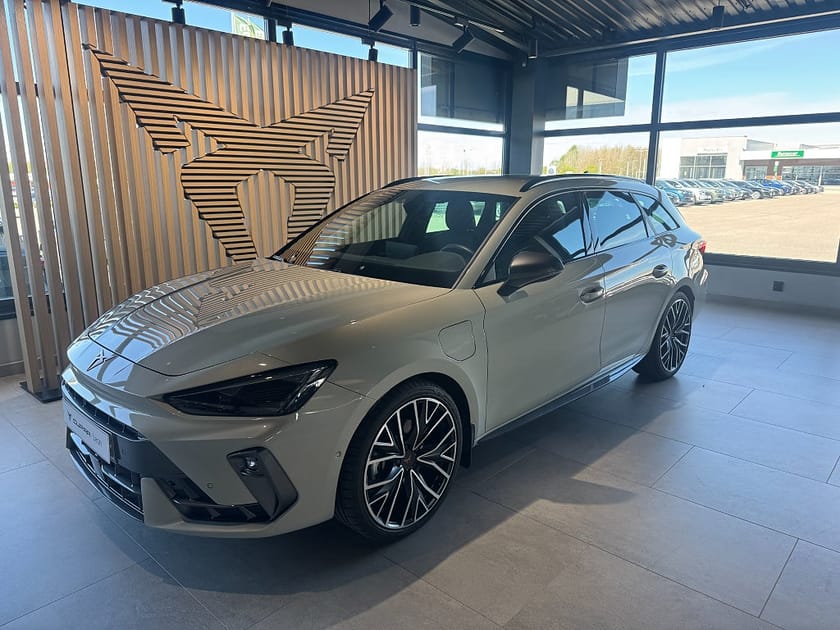 Bild 1 av CUPRA Leon Sportstourer e-Hybrid SP 204hk Dragkrok, Sennheiser, Demobil