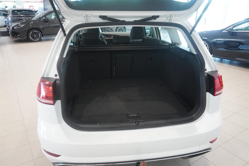 Bild 5 av Volkswagen Golf Sportscombi 1.0 TSI DSG Backkamera Drag 110hk