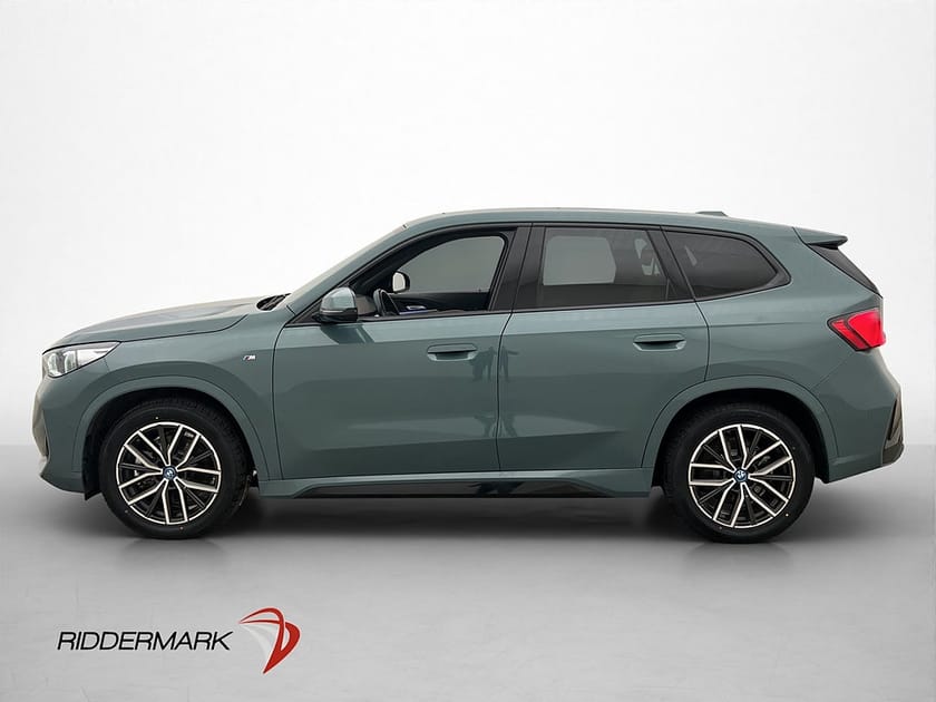 Bild 5 av BMW iX1 xDrive30 M Sport Panorama 360° Kamera CarPlay Skinn