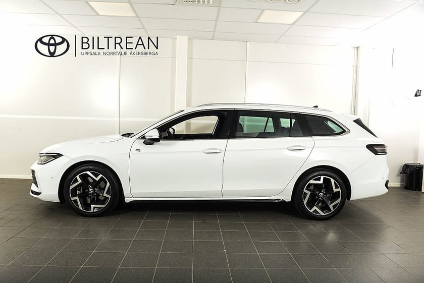 Bild 2 av Volkswagen Passat Sportscombi 2.0 TDI 4M R-Line Värmare Drag Massage