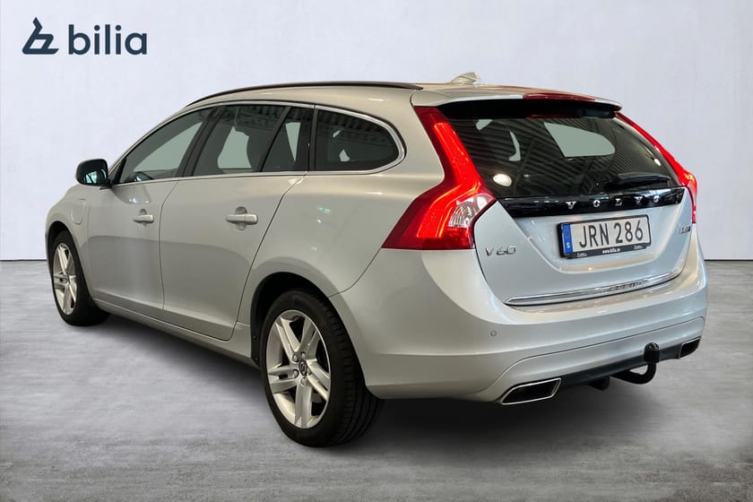 Bild 2 av Volvo V60 D5 Plug-in Hybrid AWD Twin Engine Classic Momentum Keyless Entry och Start Adaptiv farthållare Navigation Fast dragkrok