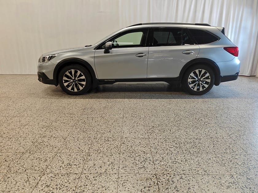 Bild 2 av Subaru Outback 2.0 4WD, Summit, 150hk, Värmare, Drag, V-hjul