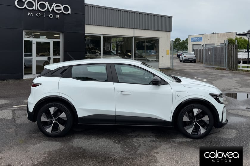Bild 2 av Renault Mégane E-TECH Megane Equilibre 60 kWh 218hk - Värmepump, Dragkrok