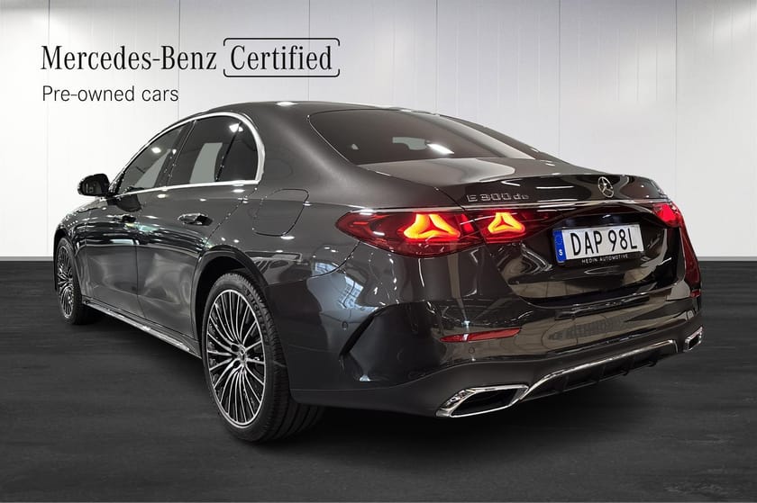 Bild 3 av Mercedes-Benz E 300 de 4MATIC sedan /AMG Advanced edition