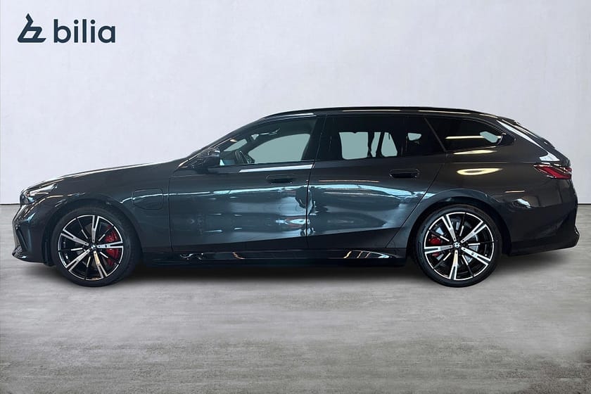 Bild 3 av BMW 550e xDrive Touring M Sport PRO B&W Panorama 360 Kamera Head up Drag