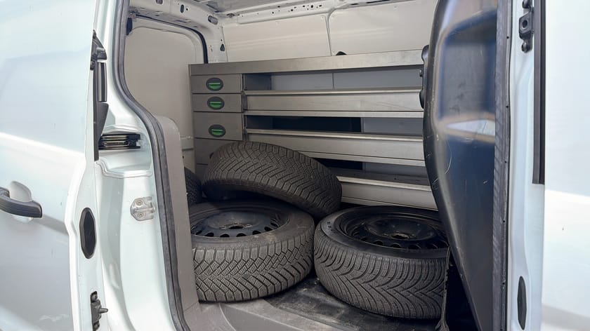 Bild 5 av Ford Transit Connect 230 LWB L2 1,5L 100HK / inredning skåp/ Värmare / Carplay