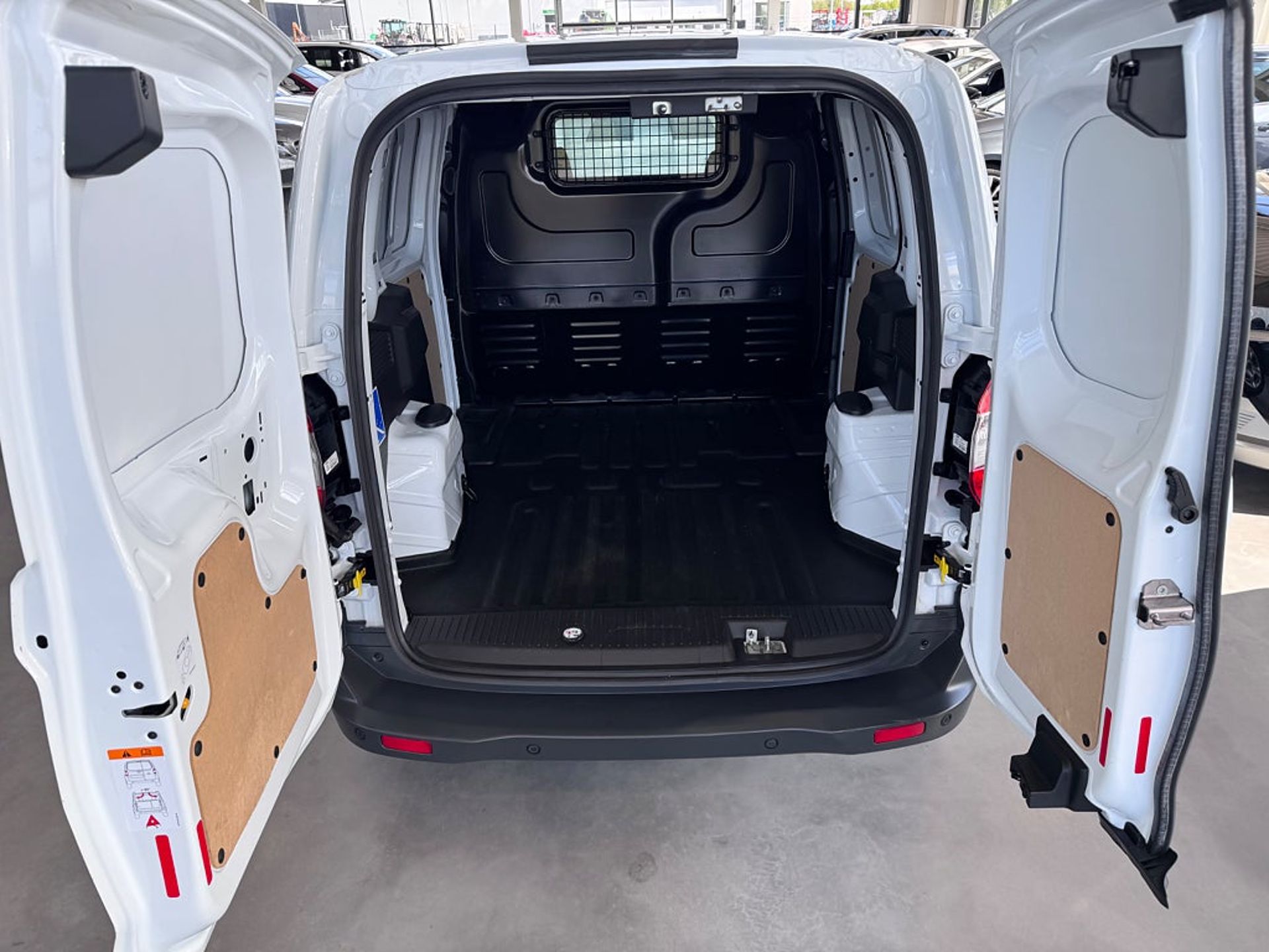 Ford Transit Courier 1.5 TDCi Euro 6 2020, bild 6/15