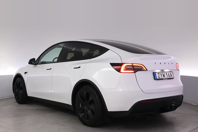 Bild 4 av Tesla Model Y Standard Range RWD Drag Autopilot Panorama