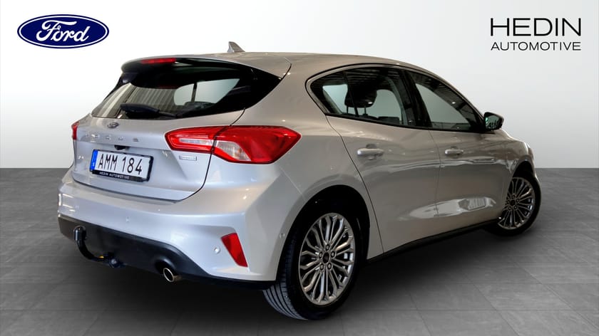 Bild 2 av Ford Focus 1.0 125hk Titanium Halvkombi Dragkrok