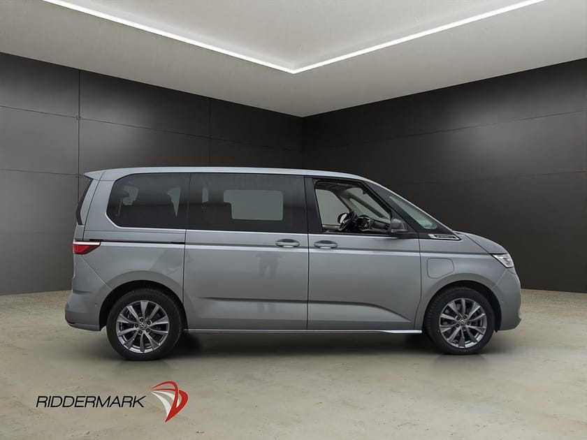 Bild 2 av Volkswagen Multivan eHybrid Cockpit Pano Drag 360° CARPLAY