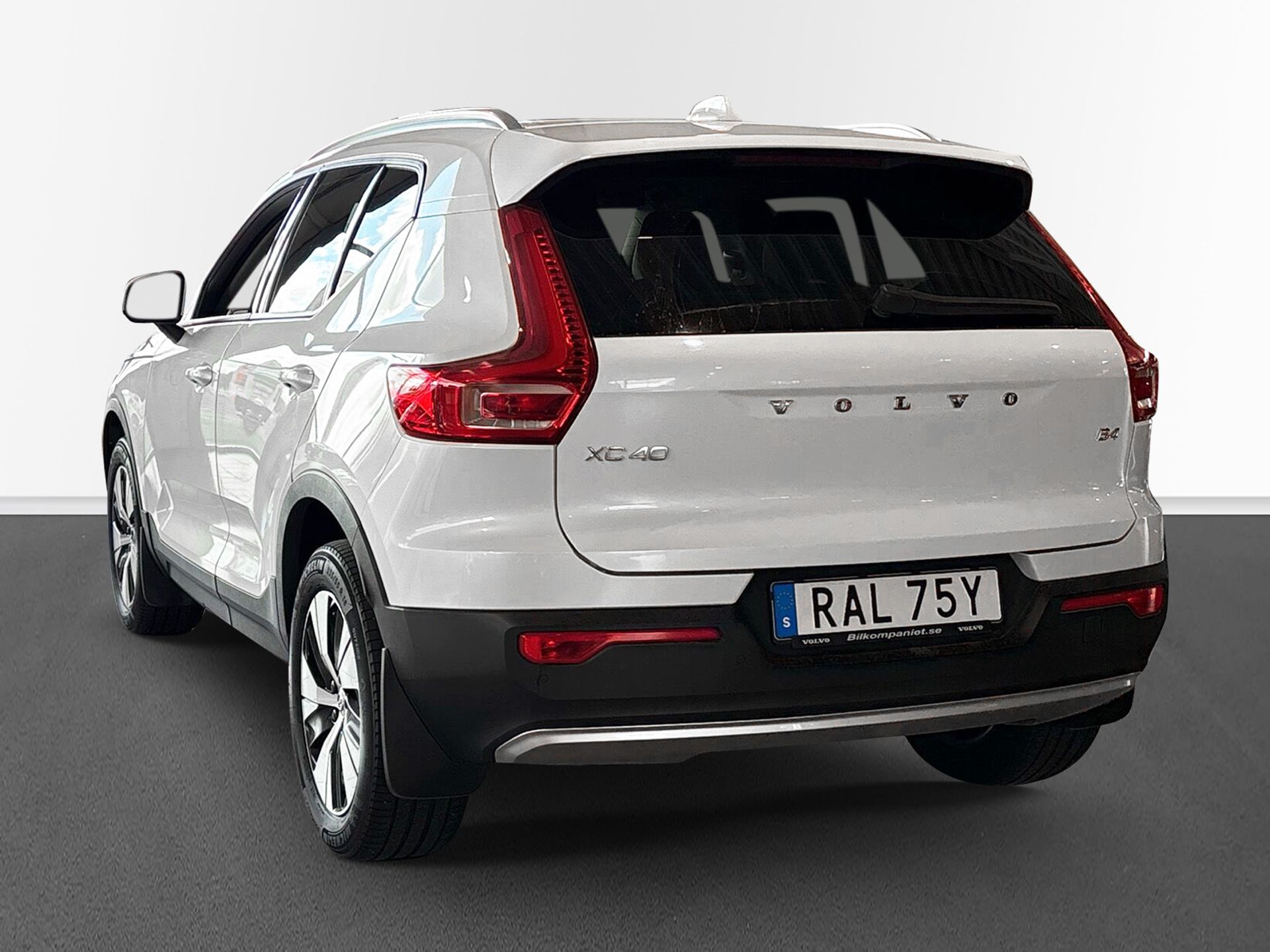 Volvo XC40 B4 2022, kuva 2/10