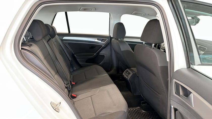 Bild 5 av Volkswagen Golf Base 1.6 TDI DPF BMT 110Hk / Drag / Kamera