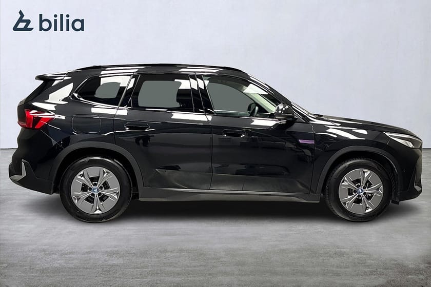 Bild 2 av BMW iX1 eDrive20 Drag HiFi- system Harman Kardon