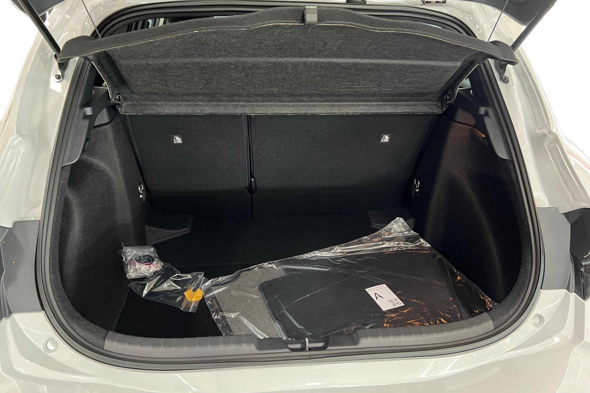 Toyota Corolla 1,8 HYBRID 5D ACTIVE PLUS 2025, photo 4/10