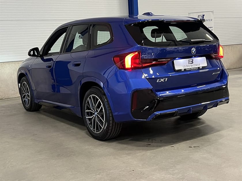 Bild 5 av BMW iX1 xDrive30 306 HK / M Sport / harman kardon / Shadow line / Drag /