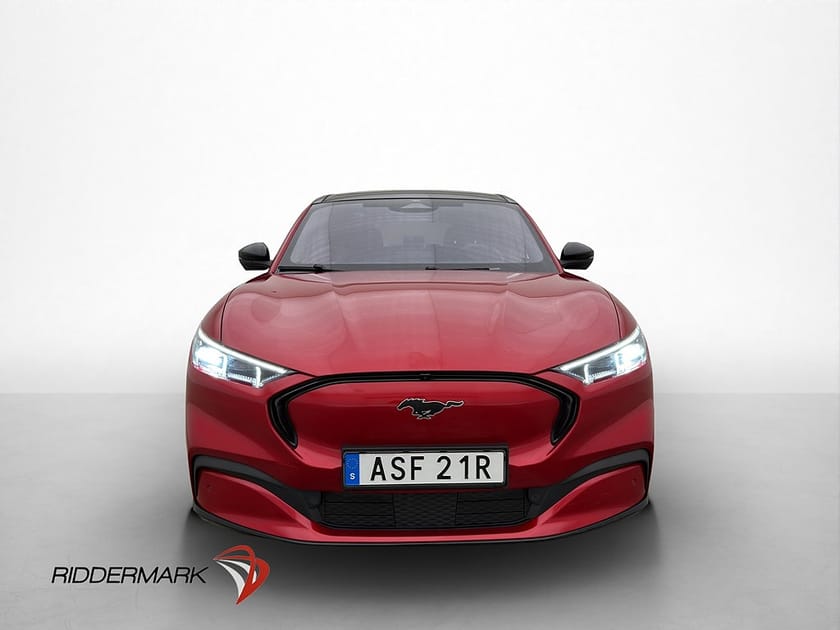 Bild 2 av Ford Mustang Mach-E Standard Range AWD Teknik Pano B&O Drag