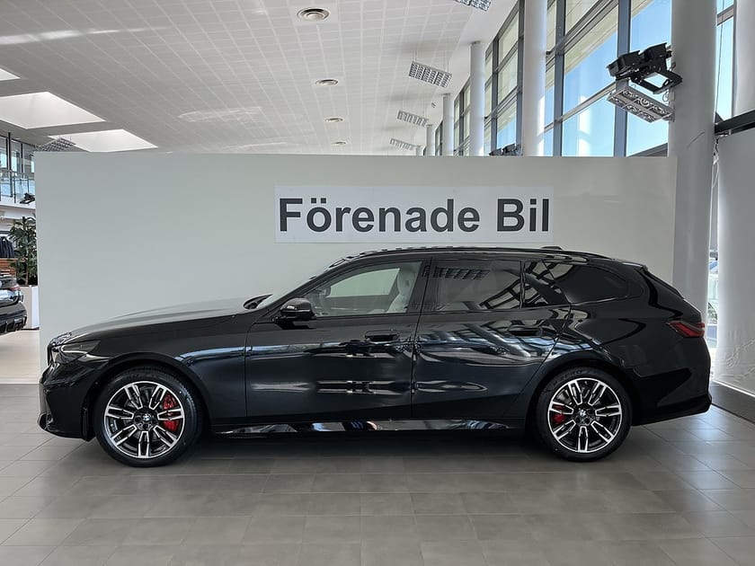 Bild 3 av BMW i5 xDrive40 Touring M Sport Pro Drag H/K 19" Rattvärme