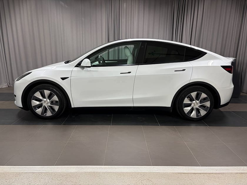 Bild 3 av Tesla Model Y Standard Range RWD Autopilot Drag Vinterhjul
