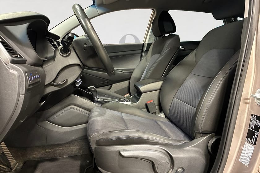 Bild 3 av Hyundai Tucson 2.0 CRDi 136 HK AUT AWD COMFORTPLUS DRAG M&K NAVI PDC