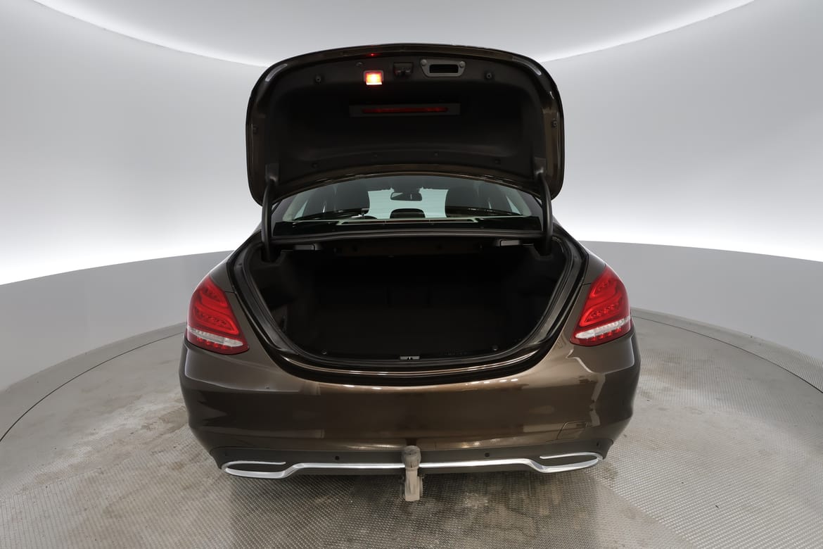 Mercedes-Benz C-Klass 2018 - miniatyr 15