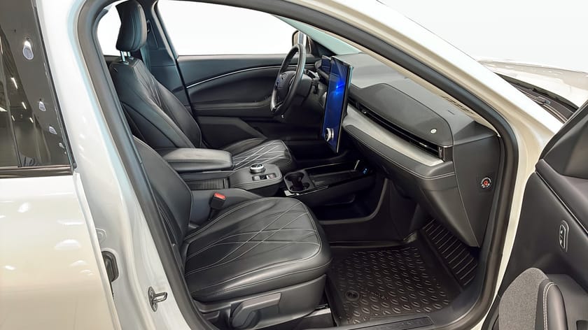 Bild 3 av Ford Mustang Mach-E Standard Range RWD (70 KWH) 269 HK RWD (70 KWH) Teknikpaket