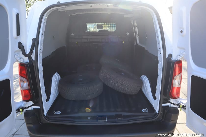 Bild 4 av Peugeot Partner Utökad Last 1.5 BlueHDi Pro 130 hk 3 sit Drag Svensksåld