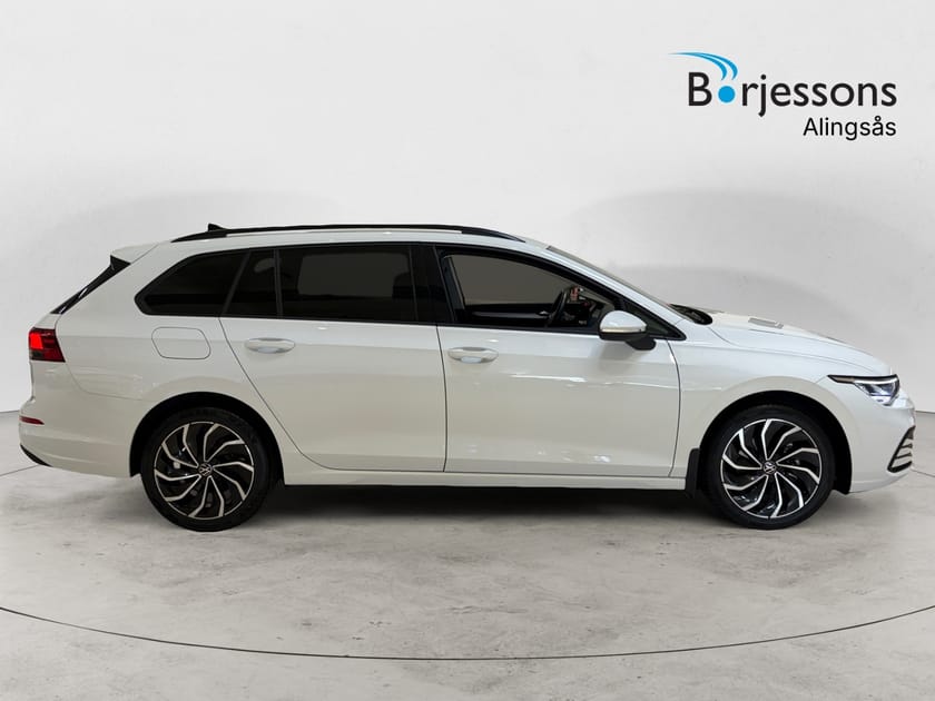 Bild 2 av Volkswagen Golf Sportscombi eTSI 131hk Drag/Värmare/Backkamera