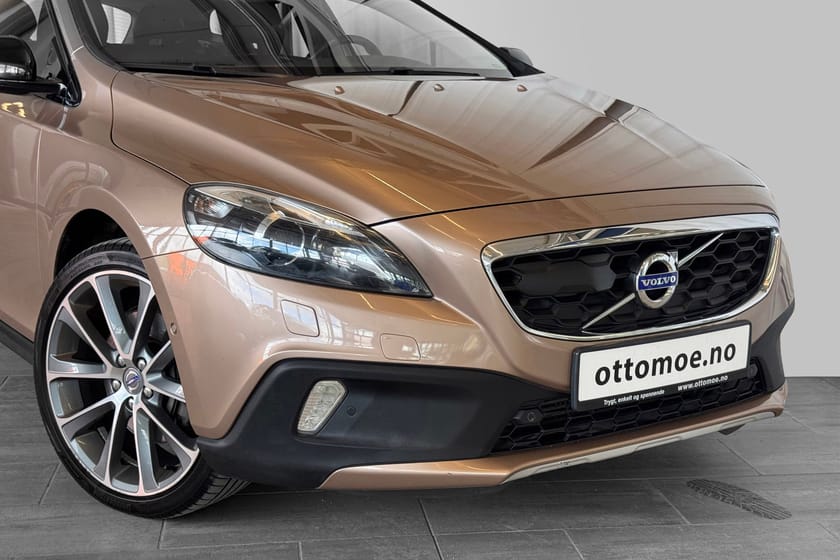 Bilde 2 av Volvo V40 Cross Country D2 Summum Aut. | Kamera | H.Feste | Skinn | Navi