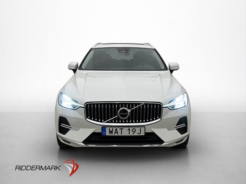 Bild 2 av Volvo XC60 T6 AWD 350hk Core Lounge Pano Kamera Drag Värmare