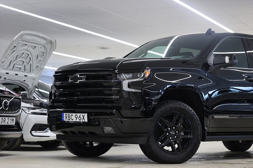 Bild 4 av Chevrolet Silverado 1500 Crew Cab High Country Midnight Edt 3.0 HUD BOSE Lucka
