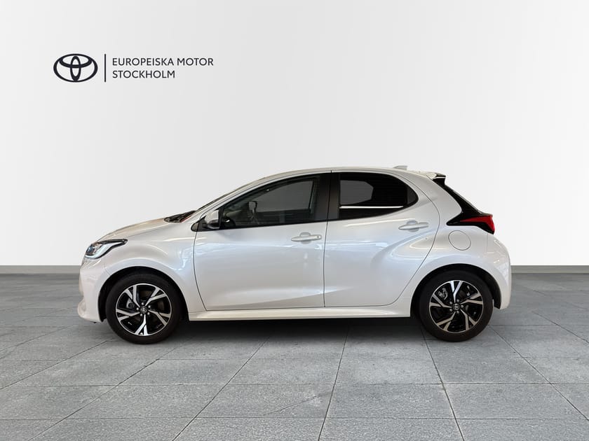 Bild 4 av Toyota Yaris Hybrid 115 1,5 Active Plus Säkerhetspaket Backkamera