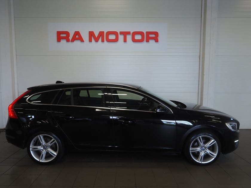 Bild 4 av Volvo V60 D4 Geartronic 190hk Aut Summum VOC D-Värm Läder