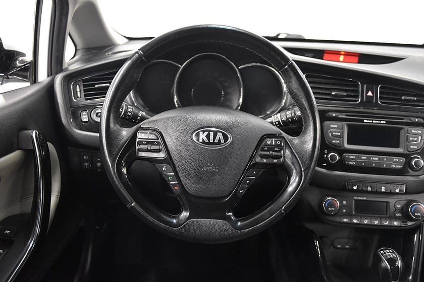 Bild 2 av Kia cee'd 1.6 P-sensorer Rattvärme Farth Nybes Dragkrok