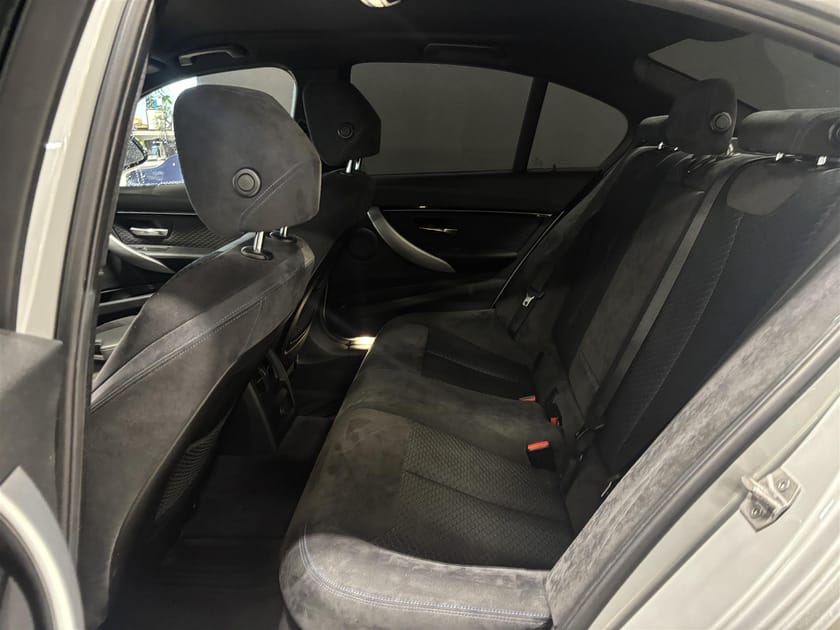 Bild 4 av BMW 330i xDrive Sedan M Sport Drag Kamera HiFi Helljusassistent Rattvärme Sportstol