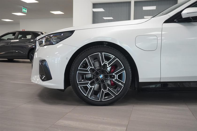 Bild 3 av BMW 530e xDrive Touring M-Sport Business Ed Pro B W Pano DAP