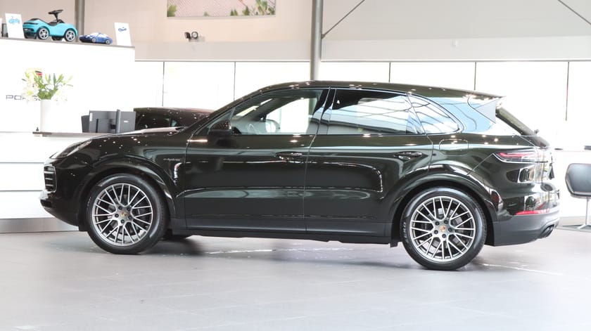 Bild 4 av Porsche Cayenne E-Hybrid PTS Dark Olive