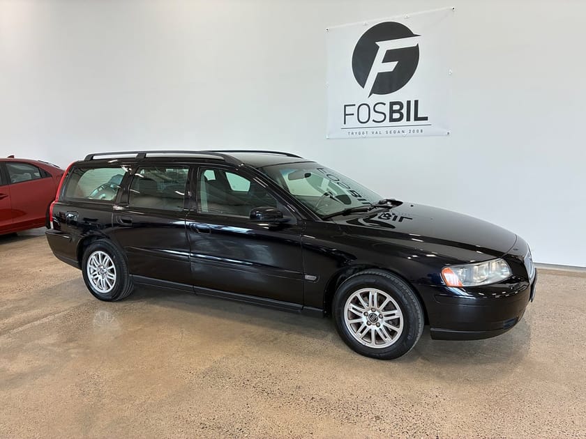 Bild 1 av Volvo V70 *RÄNTEKAMPANJ 3.45%* 2.4 Business Sommar och Vinterdäck
