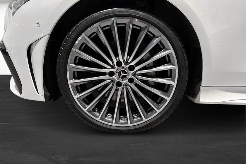 Bild 5 av Mercedes-Benz CLS 300 d 4MATIC Coupe AMG Drag
