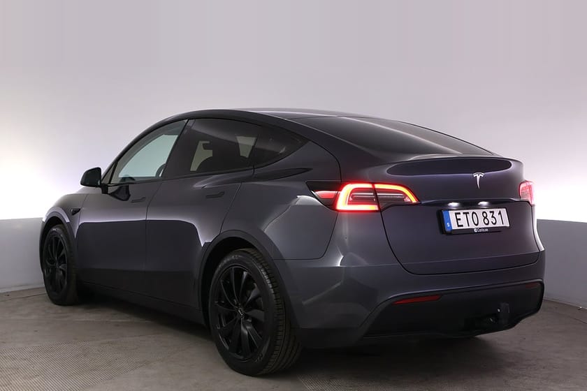 Bild 4 av Tesla Model Y Standard Range RWD Autopilot Panorama Drag