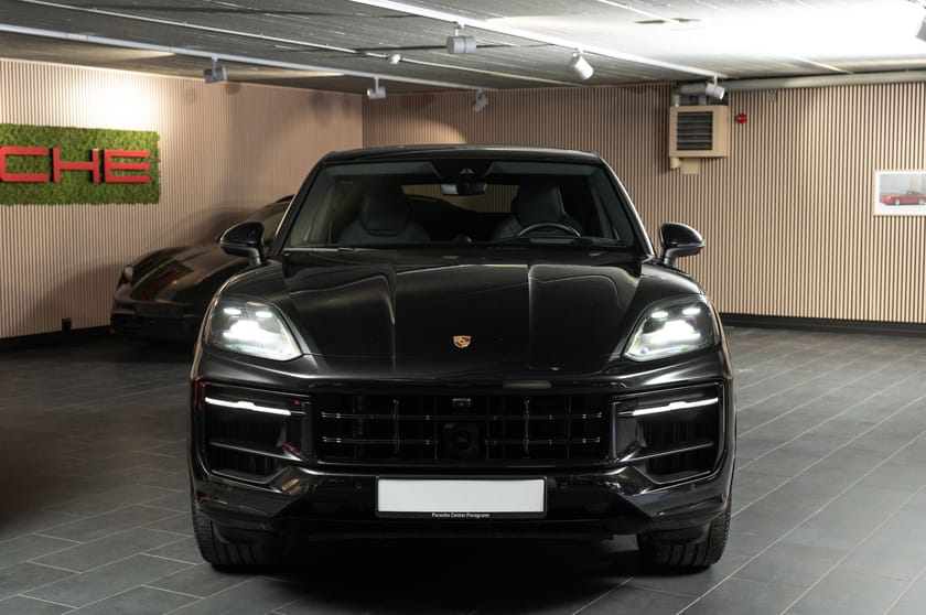 Bilde 2 av Porsche Cayenne E-Hybrid Coupé Krok/BOSE/HUD/22"/18-veis/Sports-eksos/ACC/+++