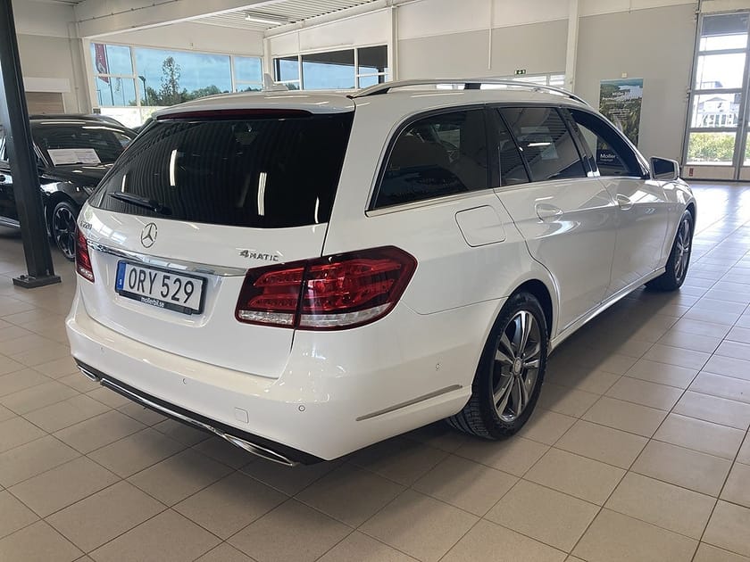Bild 4 av Mercedes-Benz E 220 T BlueTEC 4MATIC Aut Awd Avantgarde Drag Värmare