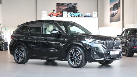 BMW iX1 xDrive30 M Sportpaket / Head-up display / Dragkrok