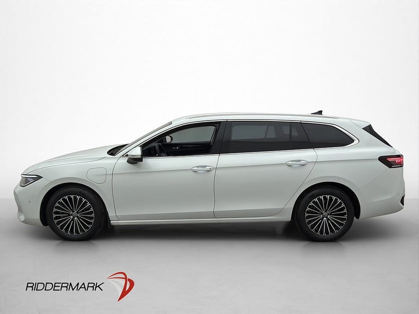 Bild 4 av Volkswagen Passat Variant eHybrid 272hk Elegance H/K Kamera CarPlay