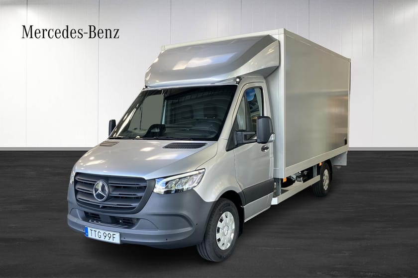 Bild 1 av Mercedes-Benz eSprinter 420 Chassi 81 kWh A3 Volymskåp LAGERKAMPANJ