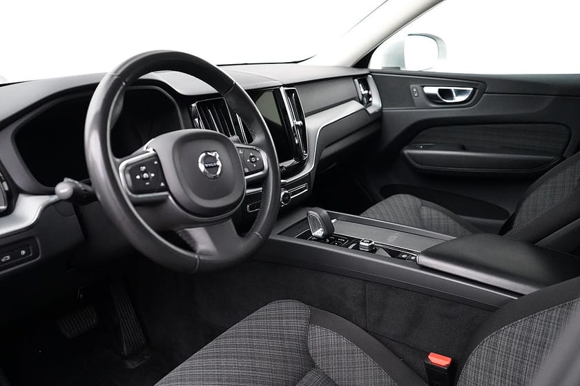 Bild 5 av Volvo XC60 T6 Recharge AWD / 350hk / Core / Pano / Värmare